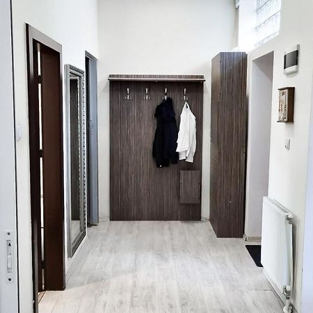 Simi Central Apartment Oradea Bagian luar foto