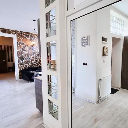 Simi Central Apartment Oradea Bagian luar foto