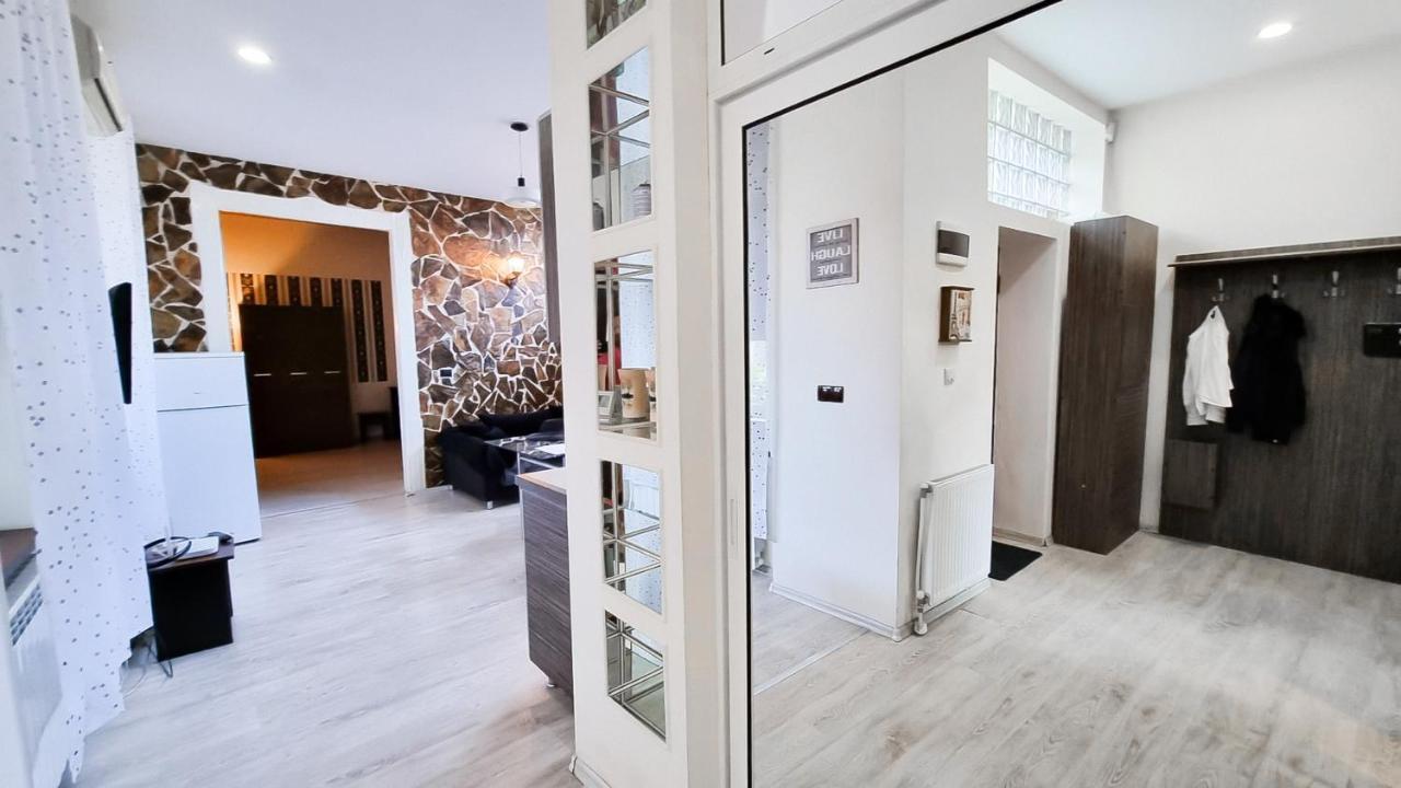Simi Central Apartment Oradea Bagian luar foto