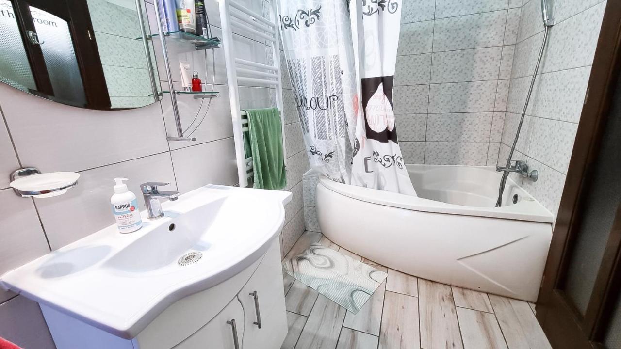 Simi Central Apartment Oradea Bagian luar foto