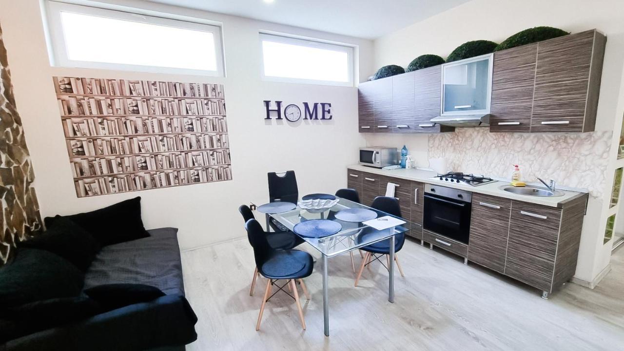 Simi Central Apartment Oradea Bagian luar foto